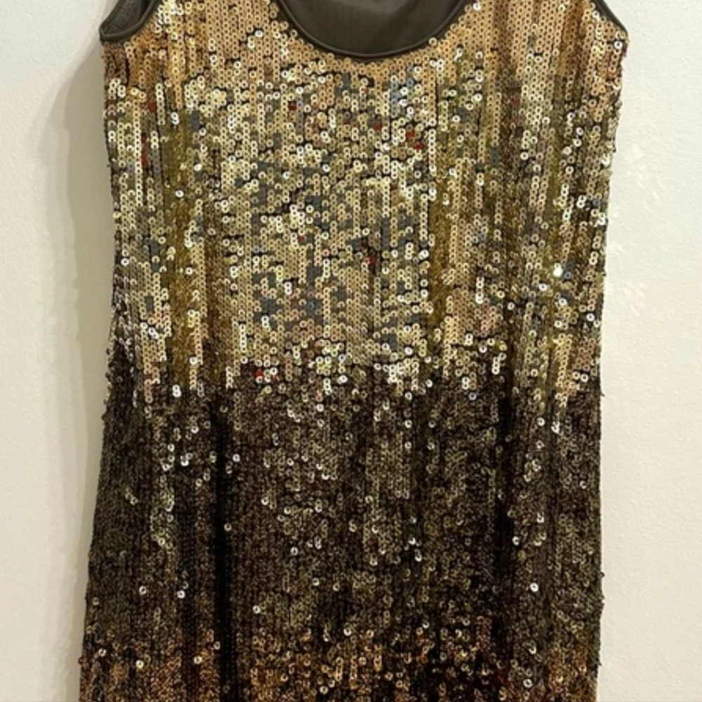 For festive occasions! EXPRESS dazzling Gold & Bronze Sequin Cocktail Mini DRESS - Picture 4 of 5